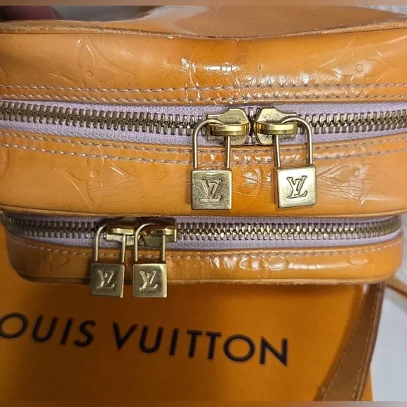 🌷SALE🌷Authentic Louis Vuitton Yellow Vernis 2 compartment Crossbody Bag - Picture 3 of 12